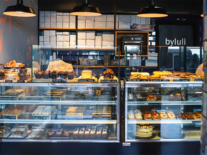 By Luli Patisserie — vitrina